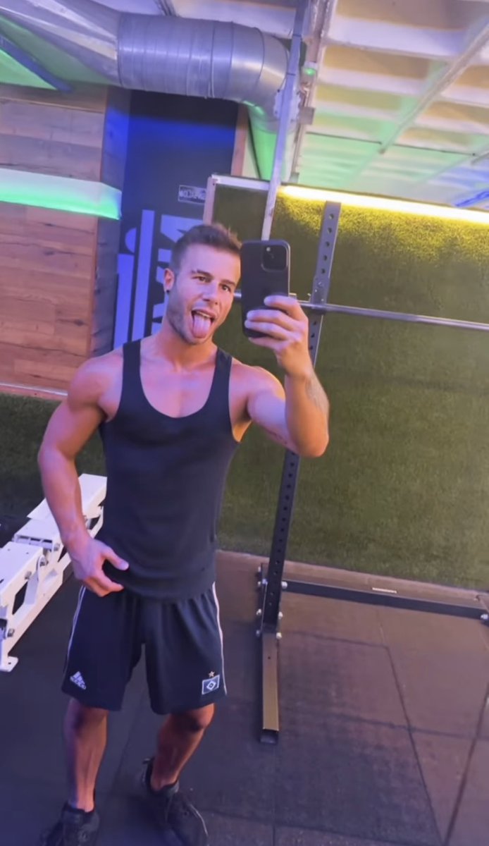SrTraidor93's tweet photo. Elige:

A) Entrenar a las 7 de la mañana ☀️

B) Entrenar a las 9 de la noche 🌙

C) No entrenar y mentir diciendo que sí 🥱

Yo soy de la A. 💪🏻

Vosotros? https://t.co/kD3hQvLVk7