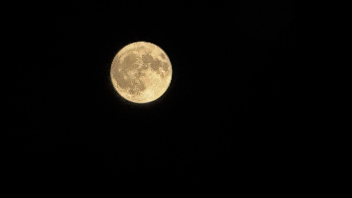 Frank380666's tweet photo. Mid autumn festival is an important holiday for the people who are not in their hometown,hoping everyone be happy and healthy.god bless you. https://t.co/oKcHT2Vh3g