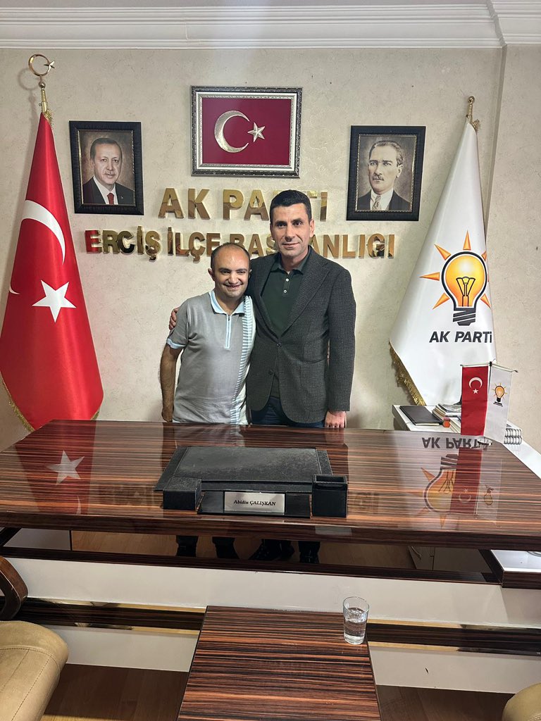 Recep_ayd25's tweet photo. 📍Van/Erçiş
İlçe Başkanlığımızı ziyaret ederek İlçe Başkanımız Sn.Abidin Çalışkan ve yönetim kurulu üyelerimizle bir araya geldik.

Teşkilat çalışmalarında ki gayretleri için kıymetli başkanımıza ve yönetim kurulu üyelerimize teşekkür ediyor,çalışmalarında başarılar diliyorum. https://t.co/ZAA7ZS3D26