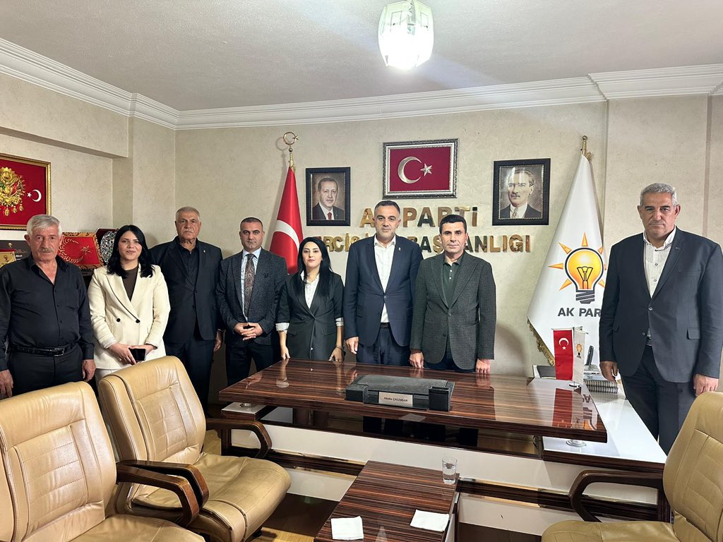 Recep_ayd25's tweet photo. 📍Van/Erçiş
İlçe Başkanlığımızı ziyaret ederek İlçe Başkanımız Sn.Abidin Çalışkan ve yönetim kurulu üyelerimizle bir araya geldik.

Teşkilat çalışmalarında ki gayretleri için kıymetli başkanımıza ve yönetim kurulu üyelerimize teşekkür ediyor,çalışmalarında başarılar diliyorum. https://t.co/ZAA7ZS3D26