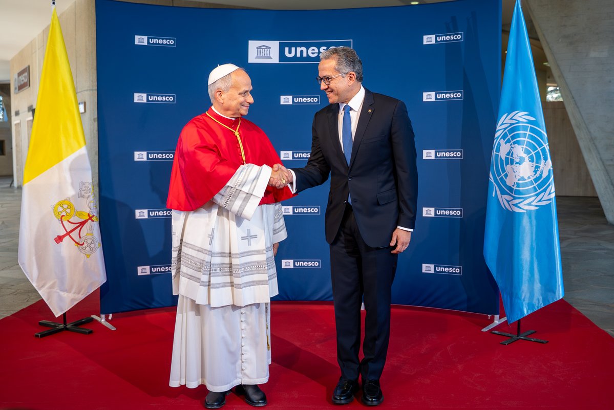 UNESCO's tweet photo. At @UNESCO, @Pontifex addresses the world with a resounding message of peace and human dignity

During his historic visit to @UNESCO Headquarters today, His Holiness Pope Leo XIV called for renewed international cooperation to build a more just and peaceful world, highlighting the special role that #UNESCO has to play.

In his address to more than 1400 people, His Holiness reaffirmed the Holy See’s commitment to UNESCO’s founding mission, describing UNESCO as both an instrument and a forum in which humanity reflects on its history, its shared identity and its future.

Read more: https://t.co/pvN2Khc3ZA
