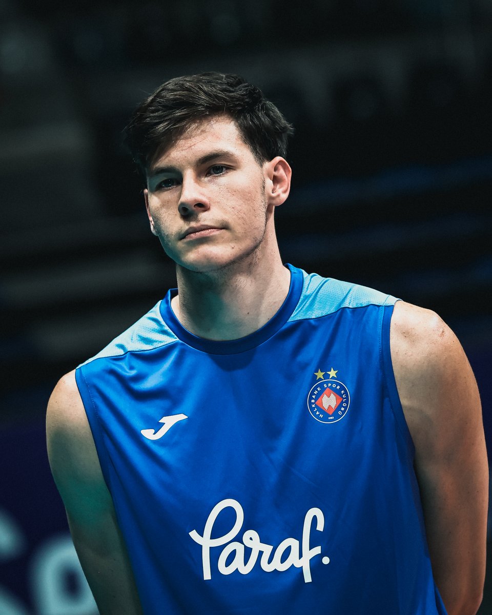 er_volley's tweet photo. Bulgar smaçör Denislav Bardarov, yeni takımı Halkbank ile antrenmanlara başladı. https://t.co/CV446MGQay
