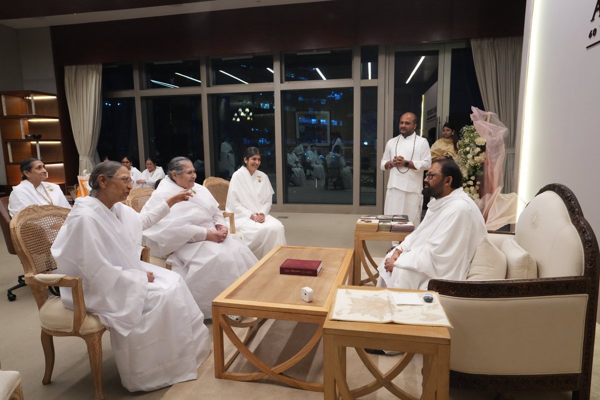 SRMDharampur's tweet photo. We are deeply honoured to welcome @bkshivani and @BrahmaKumaris, whose presence and commitment to spiritual awakening bring a special warmth to the AHO GURUDEV celebrations, as we celebrate Pujya Gurudevshri Rakeshji - 60 Years of an Enlightened Existence.

#HappyBirthdayGurudevRakeshji #AhoGurudev60 #SRMD #BrahmaKumaris