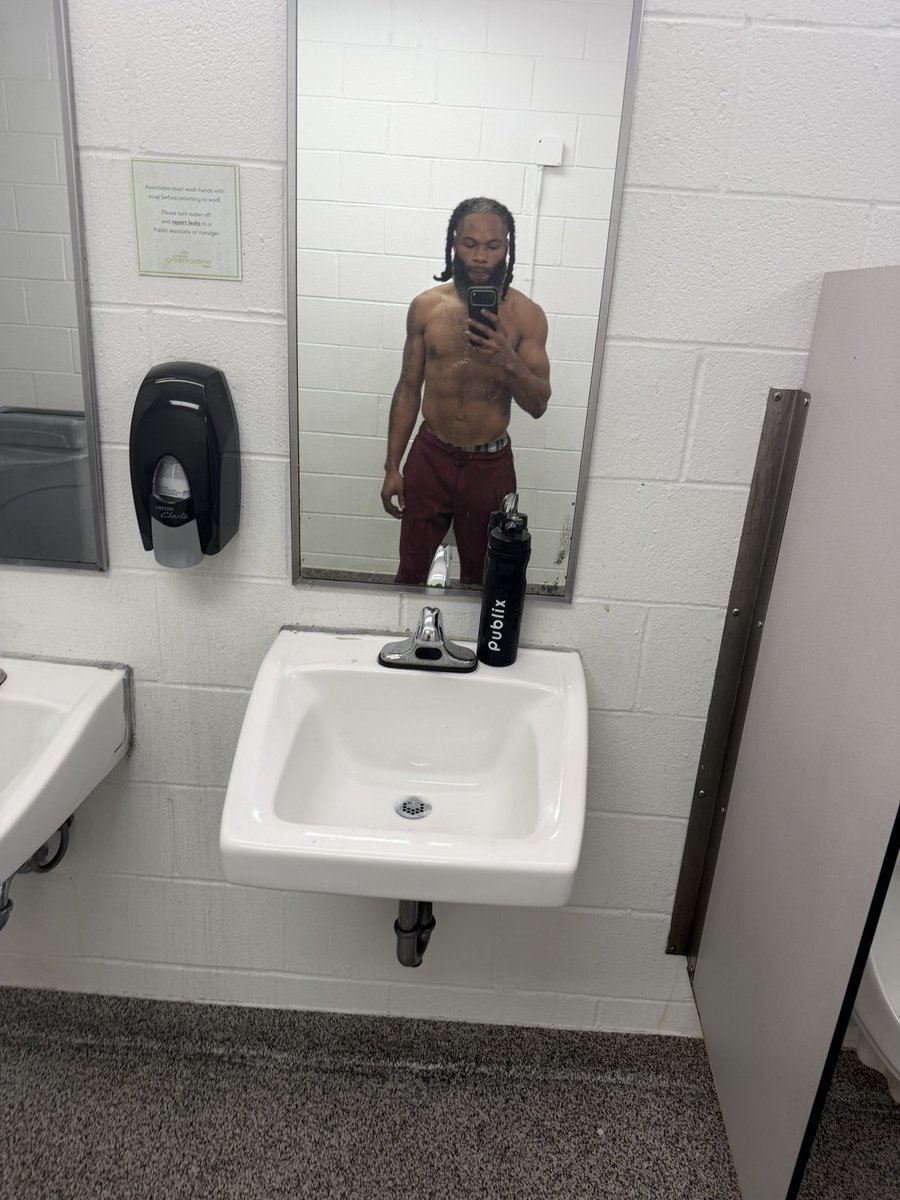 jshwinfield's tweet photo. My job is my gym. #selector #publix https://t.co/GhSq9xerqz