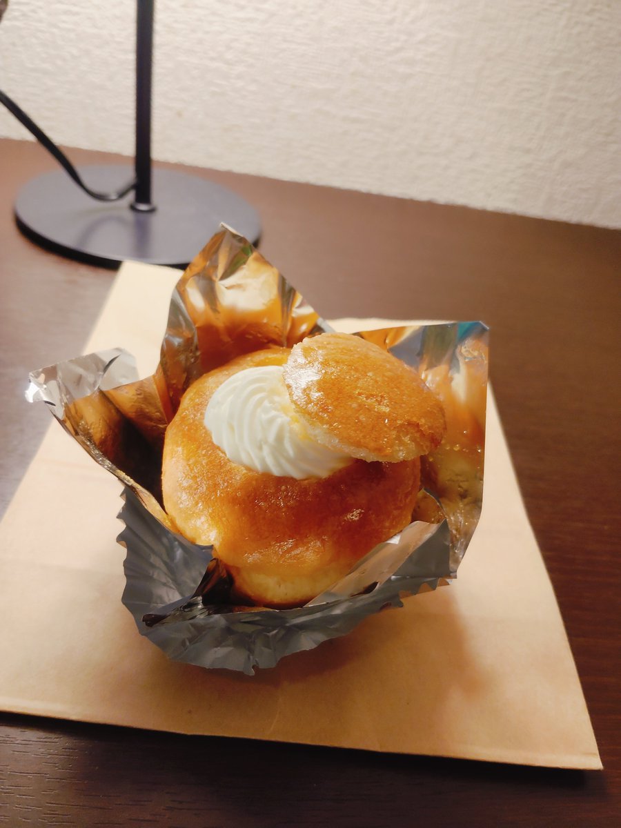airu0718's tweet photo. サバラン♥夕飯前に食べたチョコケーキもスポンジしっとりきめ細やかで美味しかった https://t.co/jALjdDxDYS