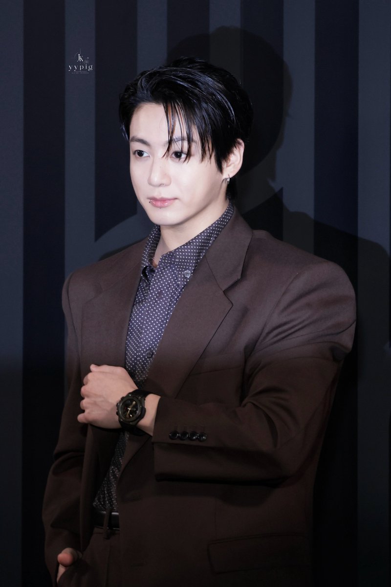 YYPIG97's tweet photo. 260924 HUBLOT 

A little Mid-Autumn Festival gift for everyone.🐰

 #정국 #JUNGKOOK
#JUNGKOOKxHUBLOT https://t.co/9Xu7krtpF1