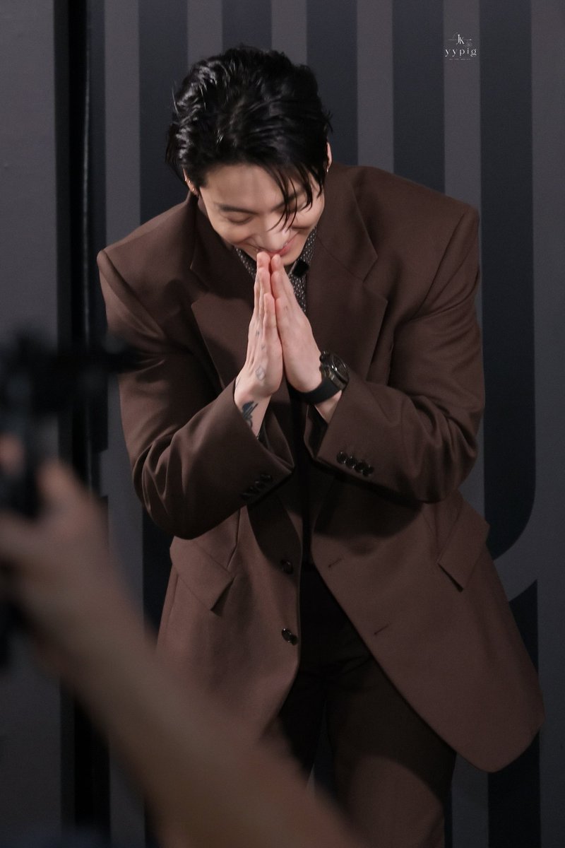 YYPIG97's tweet photo. 260924 HUBLOT 

A little Mid-Autumn Festival gift for everyone.🐰

 #정국 #JUNGKOOK
#JUNGKOOKxHUBLOT https://t.co/9Xu7krtpF1