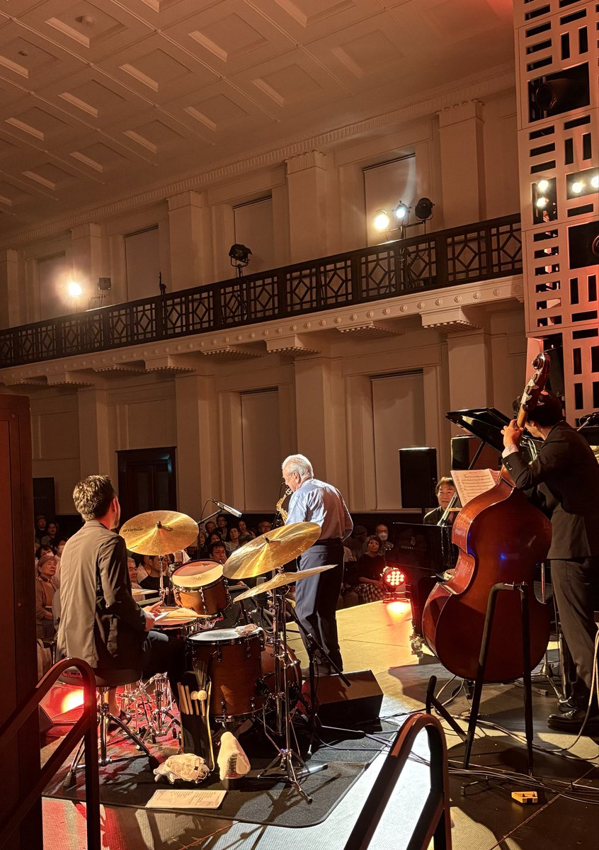 Sadao_Watanabe's tweet photo. 岡山 #ルネスホール 公演終了🎷

旧日本銀行岡山支店として
1922年に建てられ、
有形文化財としても知られる建築、
歴史を刻む空間での貴重な公演となりました。

温かいご声援をありがとうございました！

明日は静岡県磐田市へ🎷

#渡辺貞夫
#小野塚晃
#三嶋大輝
#竹村一哲 https://t.co/DtLO71AJjF