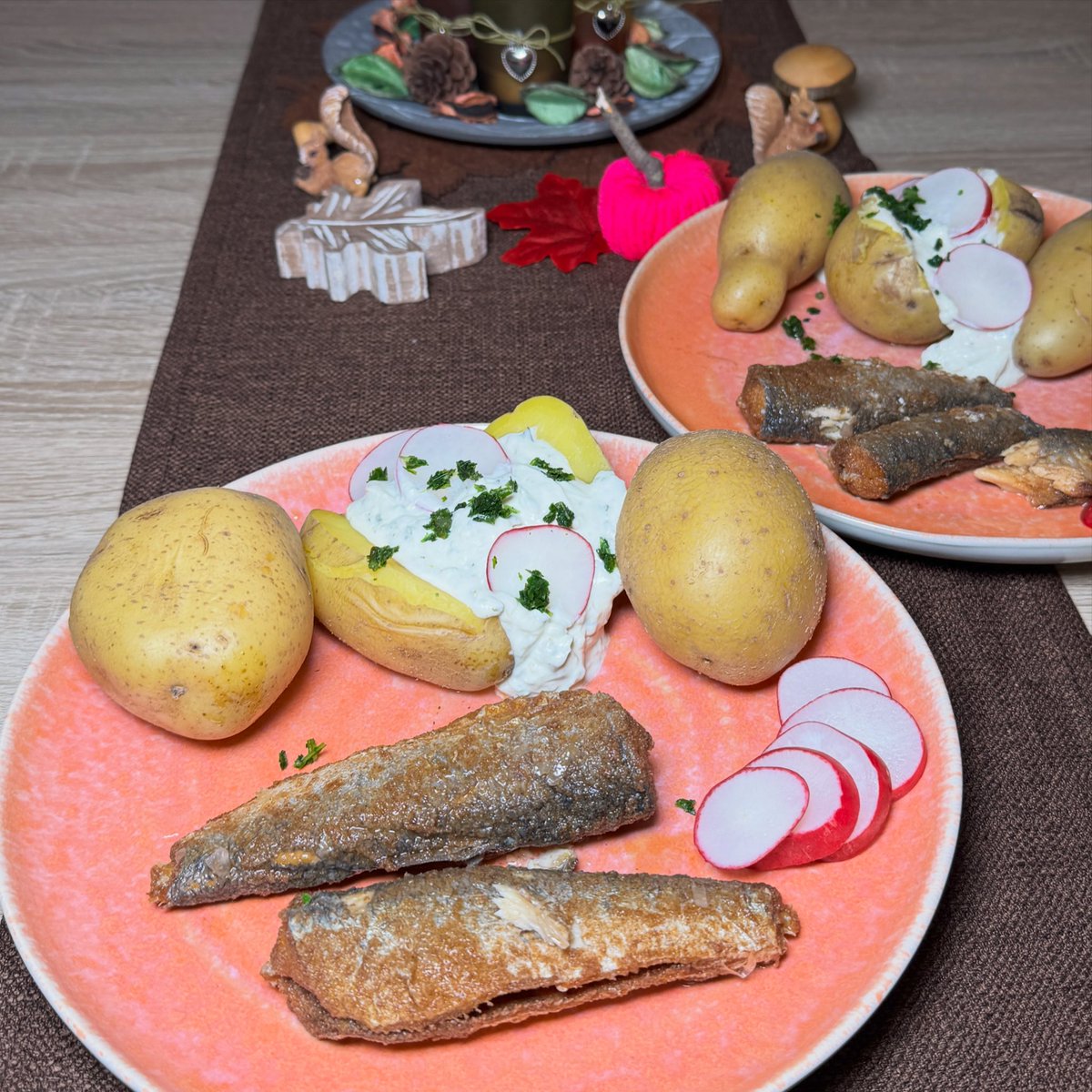 _cherrylein_'s tweet photo. Brathering mit Ofenkartoffel und Quark 🐟🥔😋 Rezept: https://t.co/kE42UNzdDj #brathering https://t.co/fbVzWa13gT