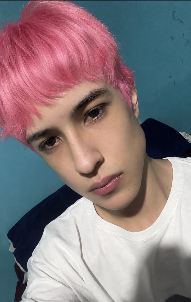 bubbleberry82's tweet photo. ultimo dia com esse cabelo 🦄 https://t.co/qdMTHL9Upq