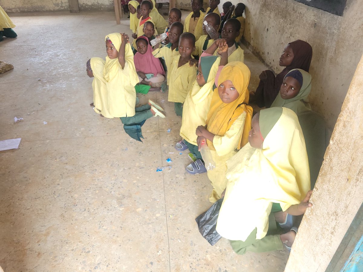 monitng's tweet photo. SHOCKING!!!

Dear Governor @HonBago 

This is Zariyawa Community School in Zariyawa Maje, Suleja LGA, Niger State.

This is the only school structure serving the children of this community, yet the entire school has just four rooms, which are being used to serve both primary and secondary school pupils.

The condition of this school raises serious questions about the kind of learning environment we are providing for our children. Pupils are forced to sit on bare floors during lessons because there are inadequate classrooms, desks, chairs and other basic facilities needed for effective learning.

Imagine being a child who wakes up every morning, prepares for school and walks into a classroom, only to have nowhere to sit except the bare floor. Imagine trying to concentrate on a lesson for hours while sitting on the ground, simply because your community does not have adequate facilities.

These children deserve the opportunity to learn in a safe, decent and conducive environment.

The problem is not just the lack of furniture. The school has only four rooms serving pupils at both primary and secondary levels. This places enormous pressure on the available space and makes effective teaching and learning extremely difficult. Teachers are expected to educate children under conditions that would make learning challenging for anyone.

This is a community school, but the children attending it are not second-class citizens. Their education matters just as much as that of children in better-served communities.

The Niger State Government received ₦48.37 billion in FAAC allocations between January and March 2026 alone. With resources being allocated to government at this level, communities like Zariyawa Maje should not have children sitting on bare floors to receive basic education.

We are not asking for luxury. We are asking for the basics: adequate classrooms, desks and chairs, learning materials, proper sanitation and a safe environment where children can learn with dignity.

The Niger State Government, Ministry of Education and Suleja LGA authorities need to urgently visit Zariyawa Community School and see the reality for themselves.

How long should these children continue to sit on bare floors before something is done?

These pupils deserve better. Their parents deserve better. Zariyawa Maje deserves better.

Education should give children hope for a better future not remind them every day that their community has been left behind. #FixPublicSchools @ruffydfire @GuardianNigeria @ARISEtv