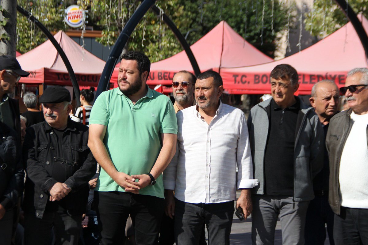 BoluYeniParti's tweet photo. YENİ Parti Bolu İl Başkanlığı olarak, emekli örgütleri tarafından düzenlenen “Emekli insanca ve onurlu yaşam için seyyanen zam istiyor” basın açıklamasına katıldık.

Emeklilerimizin insanca ve onurlu bir yaşam sürmesi için mücadelelerinde yanlarında olmaya devam edeceğiz. https://t.co/X177Ka9swS