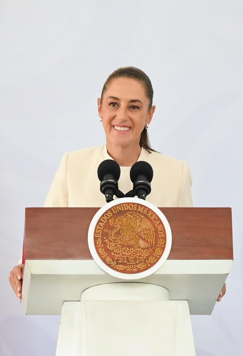 rosaicela_'s tweet photo. Desde #Tabasco, la Presidenta @Claudiashein encabezó la #MañaneraDelPueblo, donde informamos que el @GobiernoMX trabaja de forma coordinada con el gobierno estatal para llevar servicios, programas, trámites, deporte y cultura a la población, como parte de #AtenciónALasCausas 🇲🇽 🕊️ @TabascoJavier @RocioBarcenaM