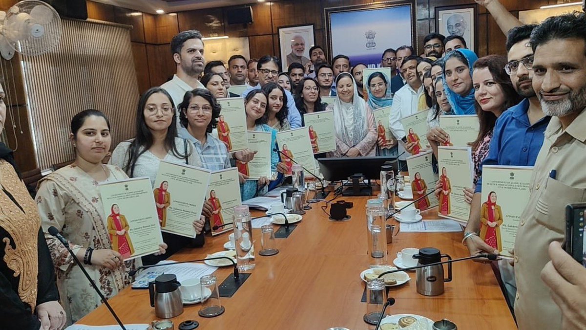 sakinaitoo's tweet photo. Today at Civil Secretariat, Srinagar, I handed over appointment orders to 27 newly selected Medical Officers (AYUSH).
These appointments will further strengthen our healthcare delivery system and expand access to quality AYUSH services, particularly at the grassroots level.
The J&K Government remains committed to strengthening our health infrastructure, addressing manpower gaps and ensuring accessible, affordable and quality healthcare for every citizen.
My heartfelt congratulations and best wishes to all the newly appointed Medical Officers. May they serve with dedication, compassion and professionalism.