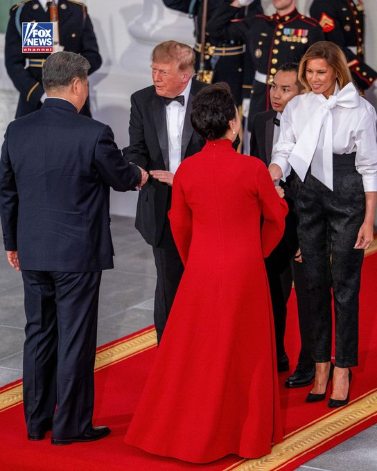 Emilia894263's tweet photo. President Trump welcomes Chinese President Xi Jinping to the White House for a state dinner, bringing together some of the biggest names in American business and technology.  Among the high-profile guests are Elon Musk, Jeff Bezos, OpenAI CEO Sam Altman, NVIDIA CEO Jensen Huang, Meta CEO Mark Zuckerberg and Apple's Tim Cook.  The dinner caps the second day of Xi's three-day state visit to Washington, with trade, artificial intelligence and strategic stability among the major issues surrounding the visit.