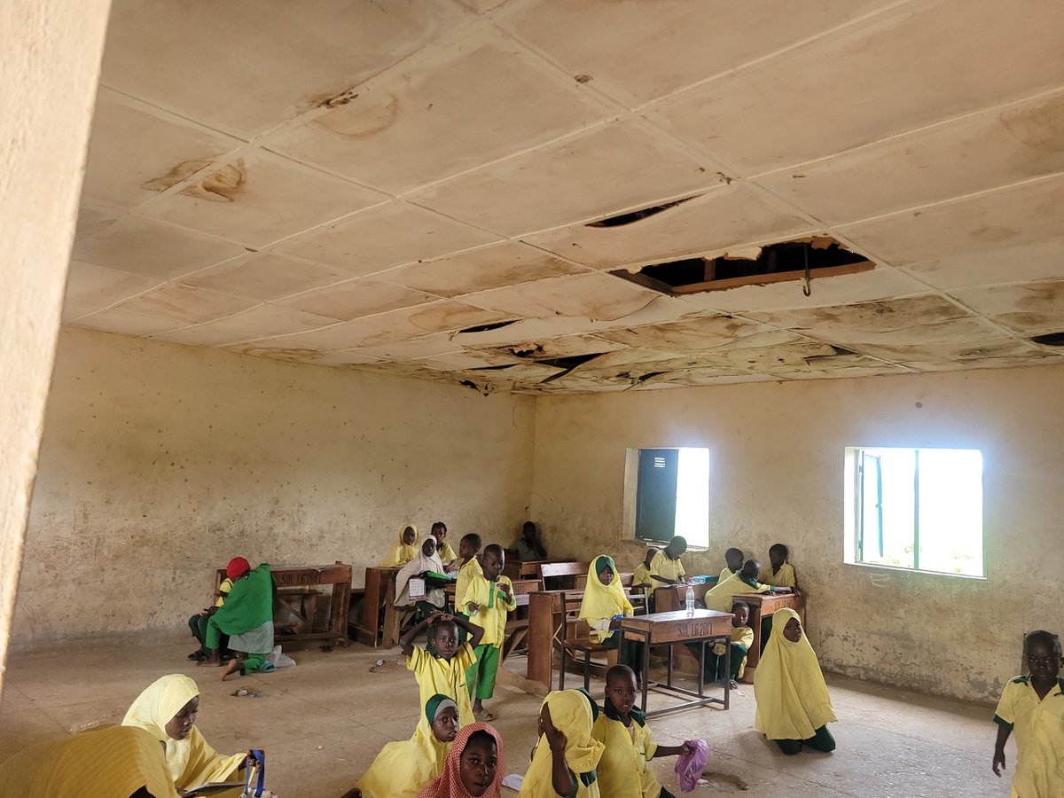 monitng's tweet photo. SHOCKING!!!

Dear Governor @HonBago 

This is Zariyawa Community School in Zariyawa Maje, Suleja LGA, Niger State.

This is the only school structure serving the children of this community, yet the entire school has just four rooms, which are being used to serve both primary and secondary school pupils.

The condition of this school raises serious questions about the kind of learning environment we are providing for our children. Pupils are forced to sit on bare floors during lessons because there are inadequate classrooms, desks, chairs and other basic facilities needed for effective learning.

Imagine being a child who wakes up every morning, prepares for school and walks into a classroom, only to have nowhere to sit except the bare floor. Imagine trying to concentrate on a lesson for hours while sitting on the ground, simply because your community does not have adequate facilities.

These children deserve the opportunity to learn in a safe, decent and conducive environment.

The problem is not just the lack of furniture. The school has only four rooms serving pupils at both primary and secondary levels. This places enormous pressure on the available space and makes effective teaching and learning extremely difficult. Teachers are expected to educate children under conditions that would make learning challenging for anyone.

This is a community school, but the children attending it are not second-class citizens. Their education matters just as much as that of children in better-served communities.

The Niger State Government received ₦48.37 billion in FAAC allocations between January and March 2026 alone. With resources being allocated to government at this level, communities like Zariyawa Maje should not have children sitting on bare floors to receive basic education.

We are not asking for luxury. We are asking for the basics: adequate classrooms, desks and chairs, learning materials, proper sanitation and a safe environment where children can learn with dignity.

The Niger State Government, Ministry of Education and Suleja LGA authorities need to urgently visit Zariyawa Community School and see the reality for themselves.

How long should these children continue to sit on bare floors before something is done?

These pupils deserve better. Their parents deserve better. Zariyawa Maje deserves better.

Education should give children hope for a better future not remind them every day that their community has been left behind. #FixPublicSchools @ruffydfire @GuardianNigeria @ARISEtv