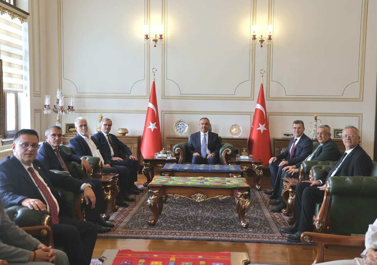 MemisKutukcu's tweet photo. OSBÜK Yönetim Kurulu Üyelerimizle birlikte Tekirdağ Valimiz Sayın Recep Soytürk’ü ziyaret ettik. 

Sayın Valimize kabulleri ve OSB’lerimize verdikleri güçlü destekleri için teşekkür ediyorum. https://t.co/l80kkGTvpj