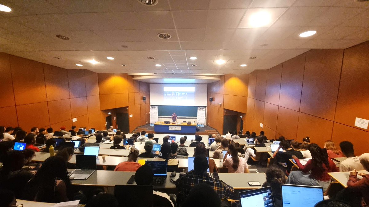 broadpeak's tweet photo. Back to school for Broadpeak too🎓This week: recruitment tips with IMT Master’s students + an AI session with 150 international students at ISTIC. Thanks Loïck for leading the conversation🙏Maybe a few future Broadpeakers were in the room👀
#Rennes #AI @irisa_lab https://t.co/TqpLp8wG2t