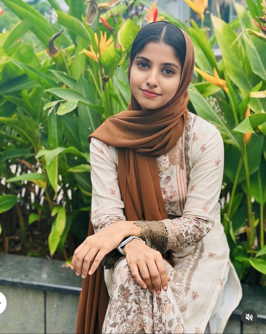 m_umaimah's tweet photo. Can I give you my number we chat on WhatsAp🥺 https://t.co/wxOTL1dUKt