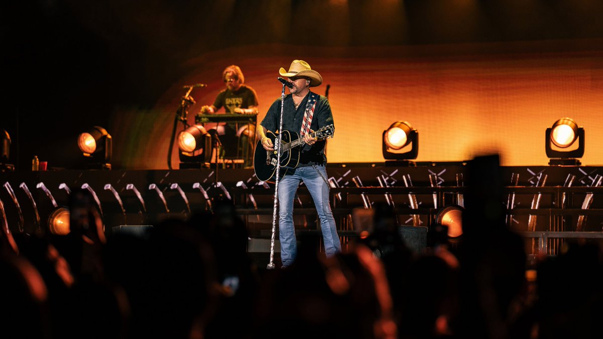 Jason_Aldean's tweet photo. Hard to believe we’re already headed into the final weekend of the Songs About Us Tour. Closing this thing out in Gilford, New Hampshire. Let’s do it! 🔥

📸: Jeff Johnson https://t.co/kwazBa1fi5