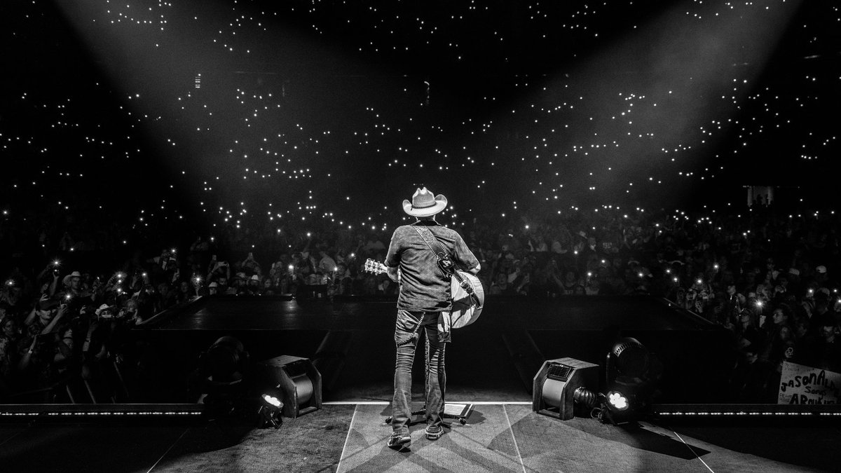Jason_Aldean's tweet photo. Hard to believe we’re already headed into the final weekend of the Songs About Us Tour. Closing this thing out in Gilford, New Hampshire. Let’s do it! 🔥

📸: Jeff Johnson https://t.co/kwazBa1fi5