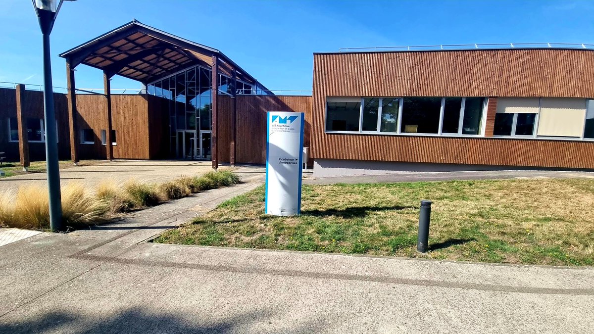 broadpeak's tweet photo. Back to school for Broadpeak too🎓This week: recruitment tips with IMT Master’s students + an AI session with 150 international students at ISTIC. Thanks Loïck for leading the conversation🙏Maybe a few future Broadpeakers were in the room👀
#Rennes #AI @irisa_lab https://t.co/TqpLp8wG2t