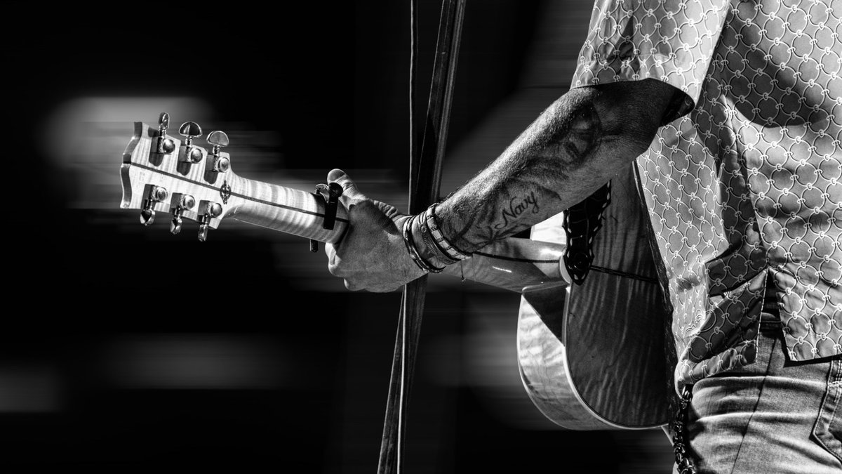 Jason_Aldean's tweet photo. Hard to believe we’re already headed into the final weekend of the Songs About Us Tour. Closing this thing out in Gilford, New Hampshire. Let’s do it! 🔥

📸: Jeff Johnson https://t.co/kwazBa1fi5