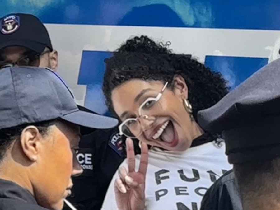 LeeKuanYimby's tweet photo. When you're getting arrested for protesting but know you will be checking your likes on instagram from home in a few hours. https://t.co/uqKbSFgqke