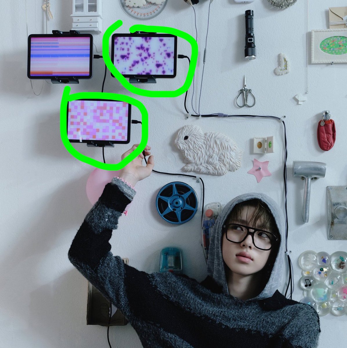 1cs1e4's tweet photo. @shiopantabete wait you have a point like even in his teaser there’s pink and purple which probably means they are married https://t.co/tKskd8bmUe
