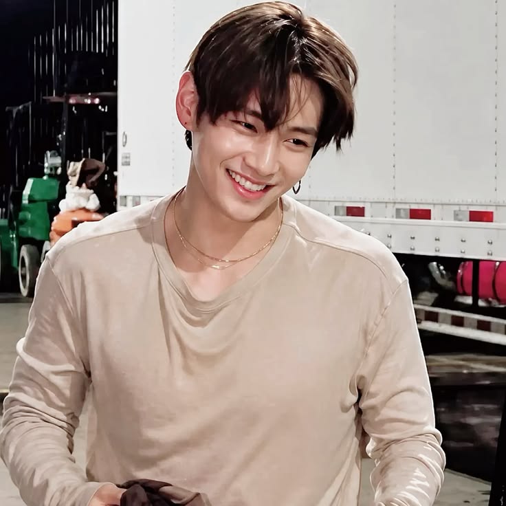 d0llthv's tweet photo. #taekookau where

jeongguk has made it perfectly clear to taehyung that the two of them will never happen because he will never move on from his first love.

so why does he become unbearably possessive every time he sees another man flirting with taehyung? https://t.co/WNzG95YcAK