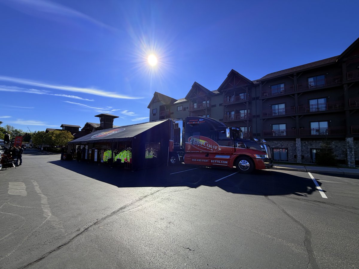 ECTTS's tweet photo. TODAY. 🚨

The Midwest Regional Tow Show opens today at Great Wolf Lodge in Mason, OH, and East Coast Truck &amp; Trailer Sales is rolling in with a TRUCKLOAD of hi-vis and towing gear. 🚛

📅 September 24–26
🚚 FREE shipping on show orders, NO minimum

#MidwestTowShow #ECTTS https://t.co/CqIeIdWirB