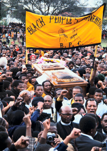 valavoosh's tweet photo. Steve Biko’s funeral procession on this day in 1977. The state initially barred the family from having the funeral service take place at Victoria Grounds stadium because they didn’t want people to come out in their numbers. Malusi Mpumlwana is said to have asked the security branch in King (Qonce) something to the effect of: Would you prefer your men be outnumbered by an angry community here in Ginsberg? And like that permission was granted. 
📸: Peter Jordan