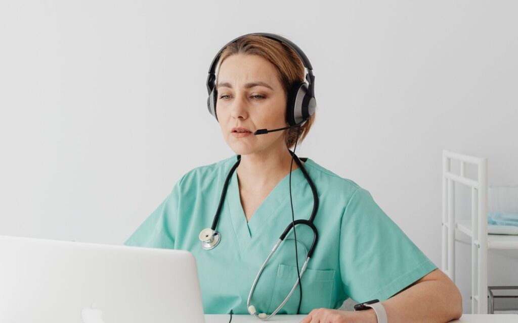 LifeScienceDN's tweet photo. A 50-question online consultation is not necessarily safer than a 25-question one. New on LSDN, a pharmacist's case that every question in an online consultation should have a clear purpose.  https://t.co/tcGPPu7O06 #OnlinePharmacy #PatientSafety https://t.co/uzqTc8yutd
