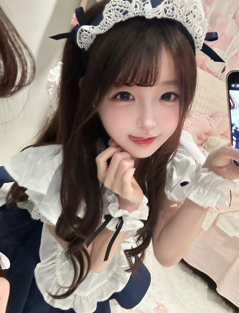 tara38fi6's tweet photo. 有男生要打飞机的举手🙋🏻‍♂️   

刚睡醒拍的Lou体照😛

不要🚪来了直接给😇 https://t.co/43As6024rT