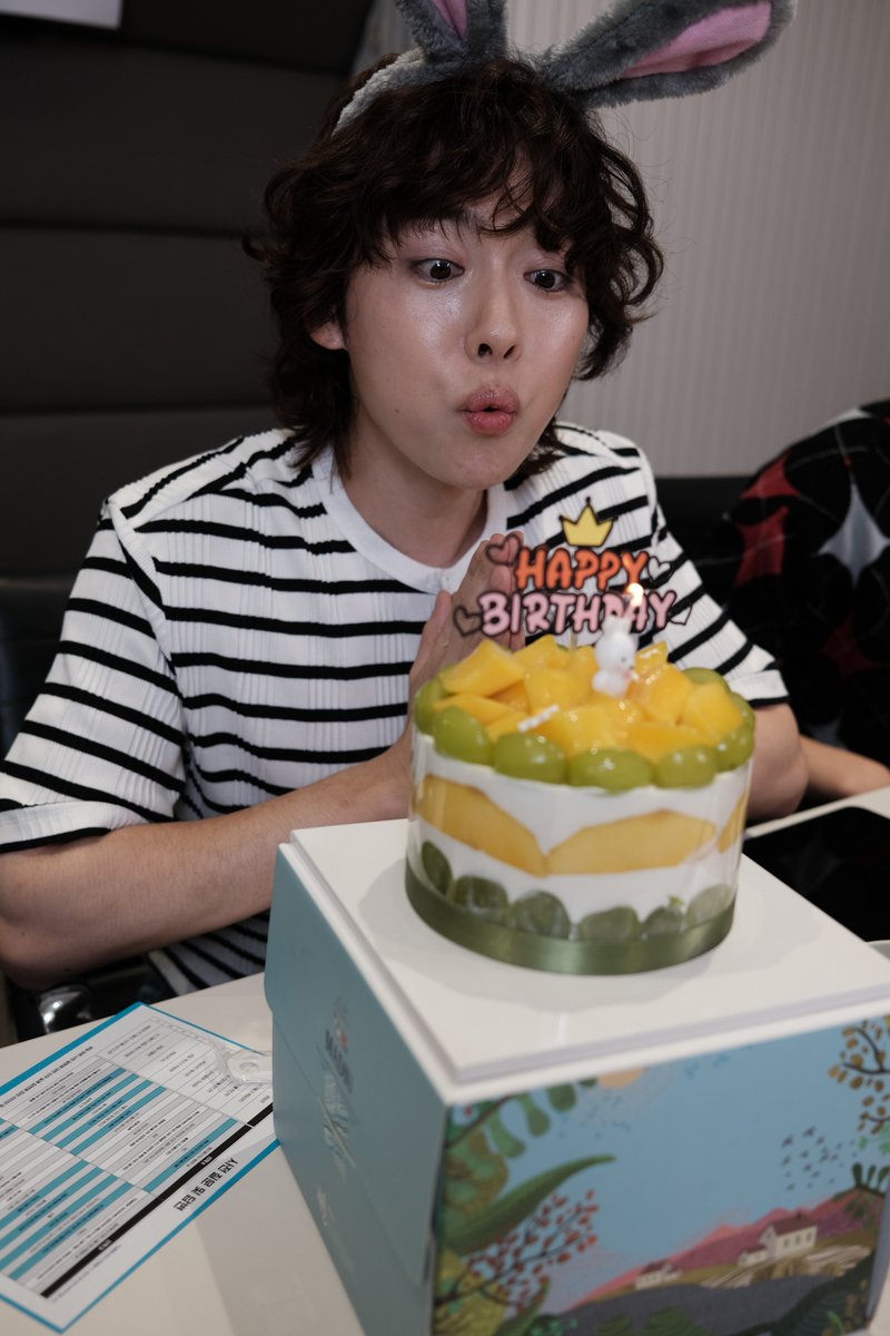 AlwaysKJW_PH's tweet photo. Happy birthday. Stay young and handsome 😉 🥰 Enjoy your day 💙🧡🩷

#Chapter35WithKimJinwoo
JINU LVL35 UNLOCKED

#JINU #김진우 #위너 @official_jinu_ @yg_winnercity @yginnercircle https://t.co/7qQzak8IKx