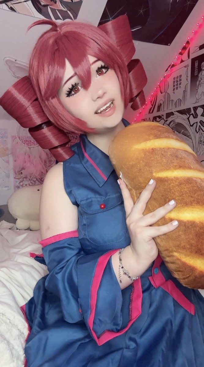 MilkieNyan's tweet photo. I love cosplaying Kasane Teto~ 🥖 https://t.co/n77tX0HmQq
