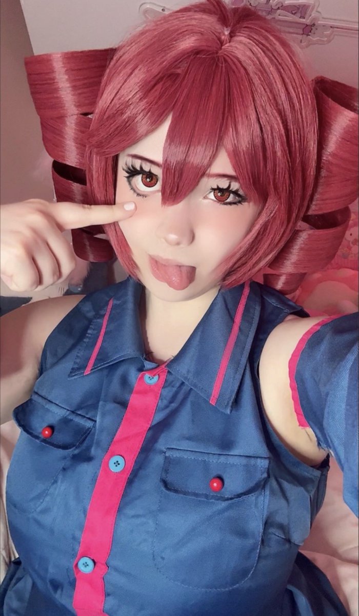 MilkieNyan's tweet photo. I love cosplaying Kasane Teto~ 🥖 https://t.co/n77tX0HmQq