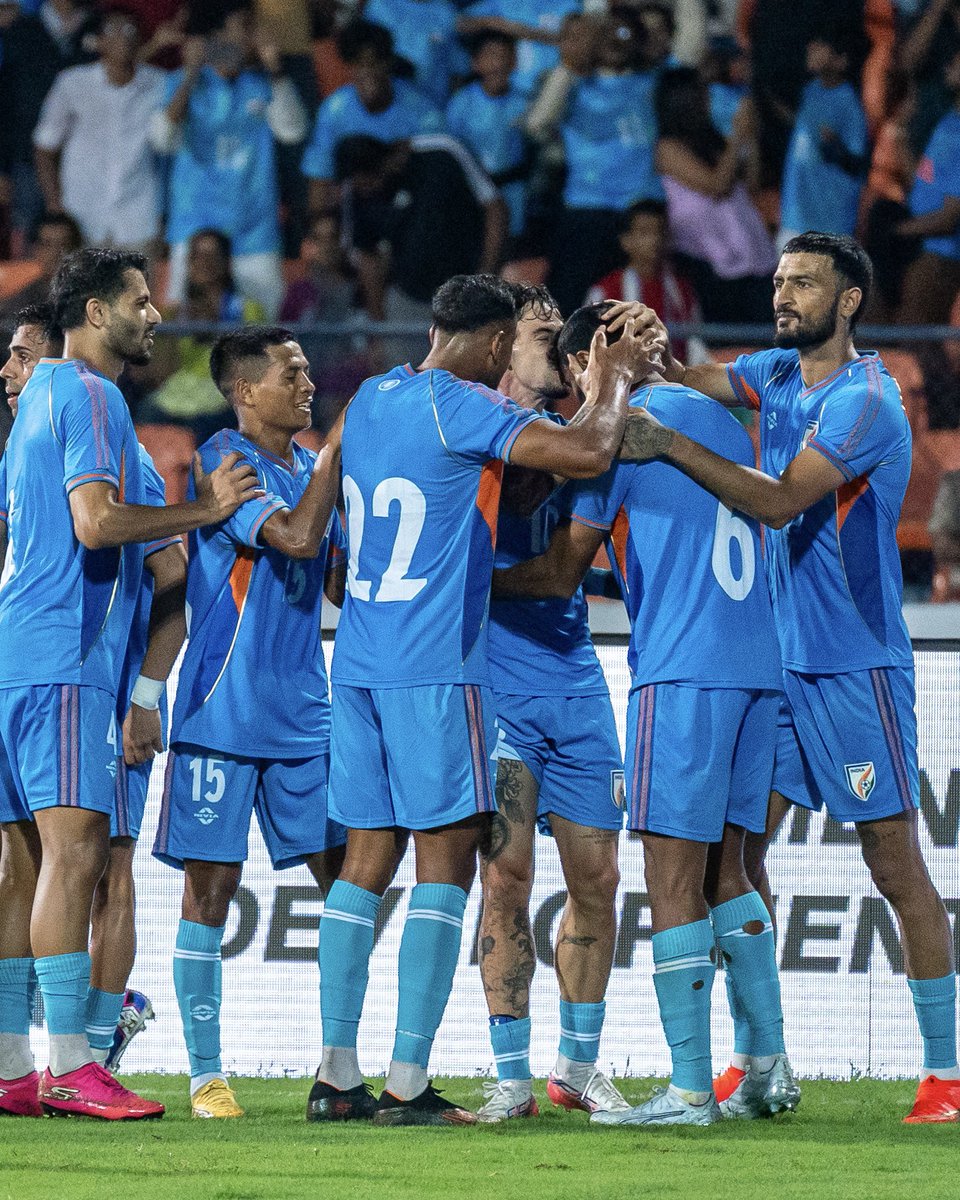 IndianFootball's tweet photo. THE ROOF JUST CAME OFF KANTEERAVA! 💥 

Ryan Williams strikes in the 41st minute and the #BlueTigers are in front! 🇮🇳🐯

#INDPAN #BlueTigers #IndianFootball https://t.co/Kz62S8Yo0Y