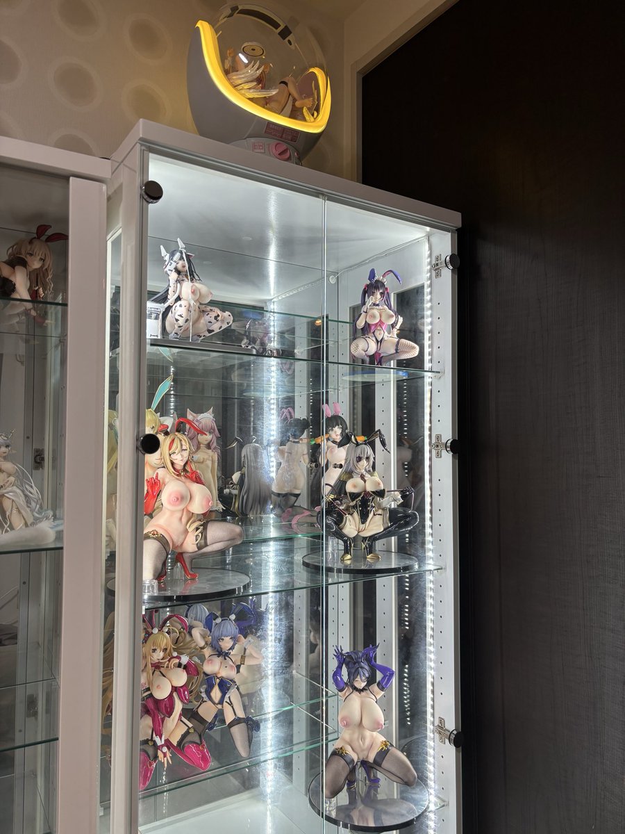 ayas58702286's tweet photo. 引っ越し後はフィギュアへの関心がやや薄れたのか、中途半端な状態で放置になってる

一旦箱に戻すと、再度開封するのも面倒になるという
もっとバインバインのボインボインさんが���の中に眠ってるので、次の休みこそ開封しなくては https://t.co/44d2D4WRXG