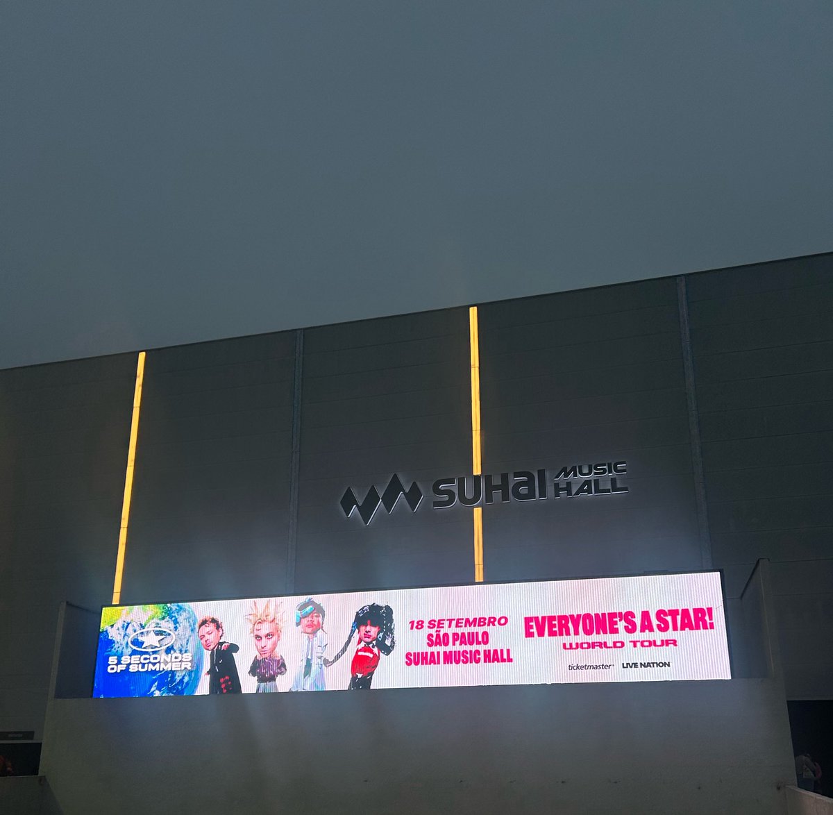 evthingsucks's tweet photo. é sexta feira de novo, mas nunca mais será essa sexta feira... https://t.co/3IHoR9GaTy