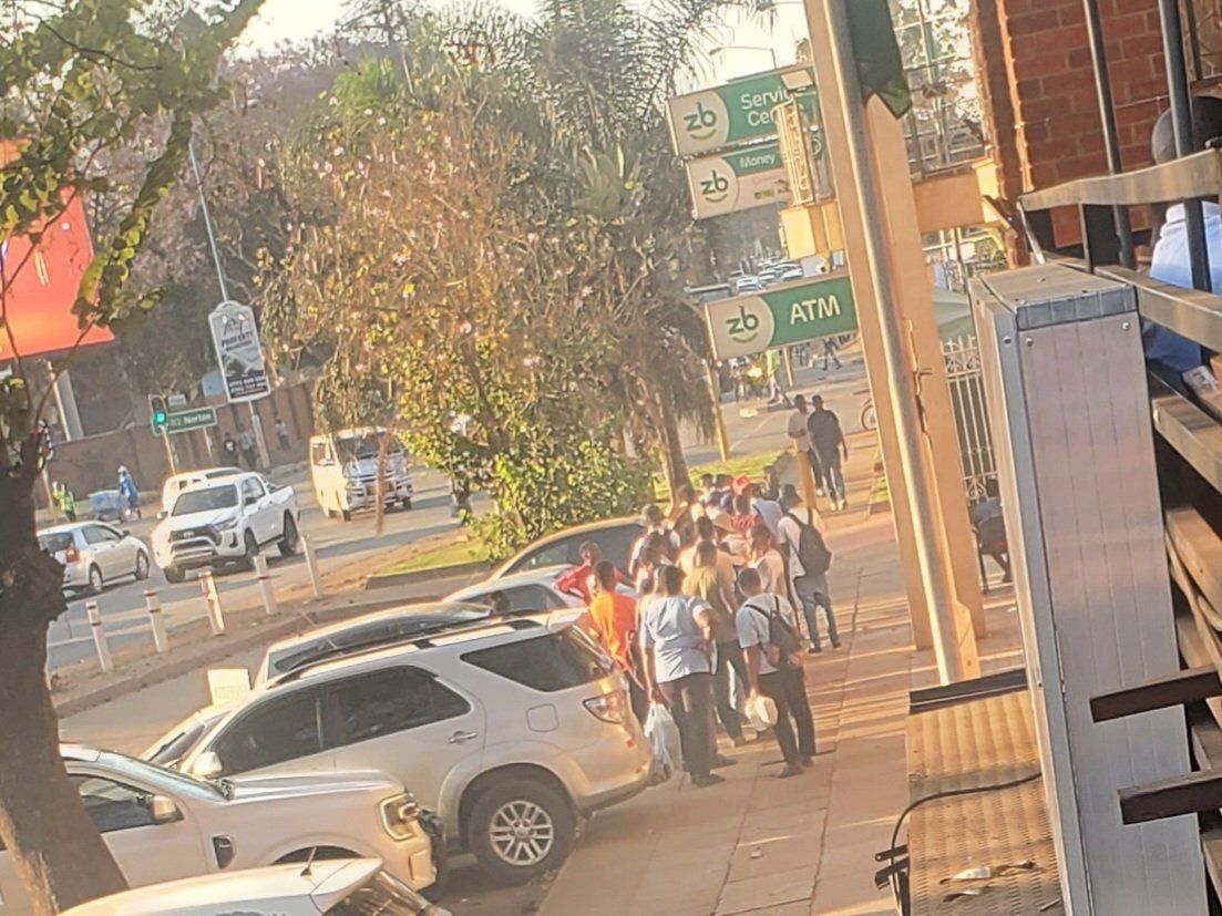 nyoniarnold's tweet photo. In whatever service you provide please don't let people stand in ques ,that's wrong it's dehumanizing, Cascad your service . https://t.co/xI0Lto5Zc8
