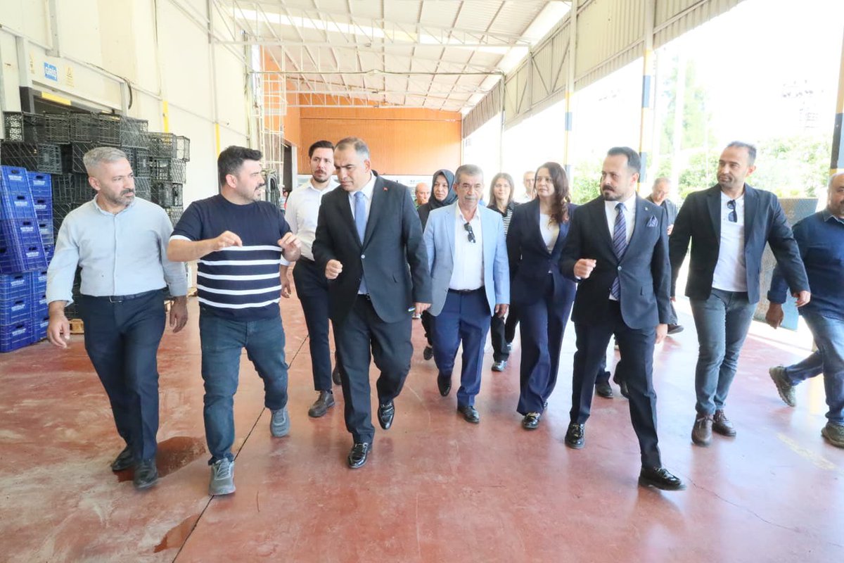 Malikurt14's tweet photo. 📍 Dörtyol

Programımız kapsamında Kazanlar Narenciye Paketleme Fabrikası’nı ziyaret ettik.

Üretim ve paketleme süreçleri hakkında bilgi alarak, bölgemizin tarımsal üretimine ve istihdamına katkı sunan çalışmalarını yerinde inceledik.

Alın teriyle üreten, emek veren tüm çalışanlarımıza kolaylıklar; işletmemize bereketli ve bol kazançlı bir sezon diliyorum.
#TürkiyeYüzyılıBuluşmaları
#Gaziantep
#AKParti
@RTErdogan @Akparti @efkanala @mustafaelitas @abuyukgumus @avabdullahguler @abdulhamitgul @zorlu77 @HuseyinYayman @DMustafaErdogan @akpartilhatay @avmithatacici