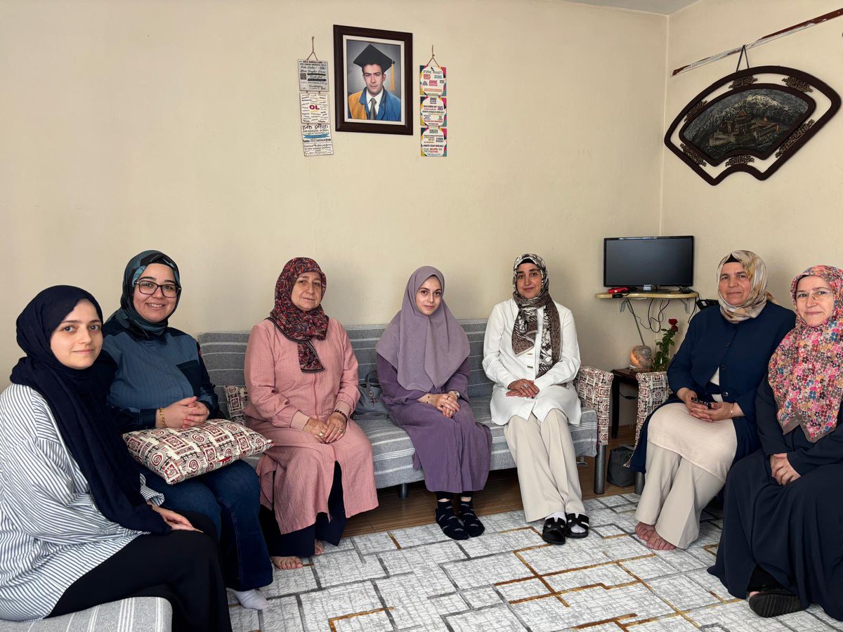 akkdn_osmaniye's tweet photo. 📍 Hane Ziyareti

Kutsal topraklardan dönen Yönetim Kurulu Üyemiz Zeynep Sena Erel’in kardeşi Hatice Erel’i, İl Kadın Kolları Başkanımız Sultan Okur ve yönetimimizle birlikte ziyaret ettik. 🤍

Rabbim ibadetlerini kabul eylesin. 🤲 https://t.co/tmf5oq8Akx