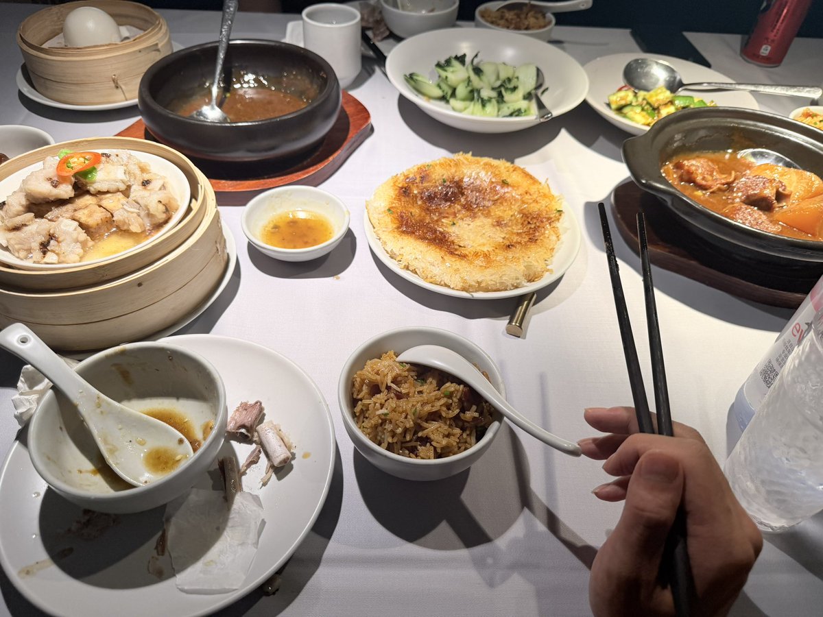zong188's tweet photo. 大家中秋快乐 记得多吃月饼
祝大家快快乐乐每一天 
今天被请吃好吃的了 
非常感谢 不然今天是吃外卖的一天
（不美丽的���是新买的高跟鞋才 穿一天被电梯给弄坏了😭） https://t.co/PeDGHonzHj