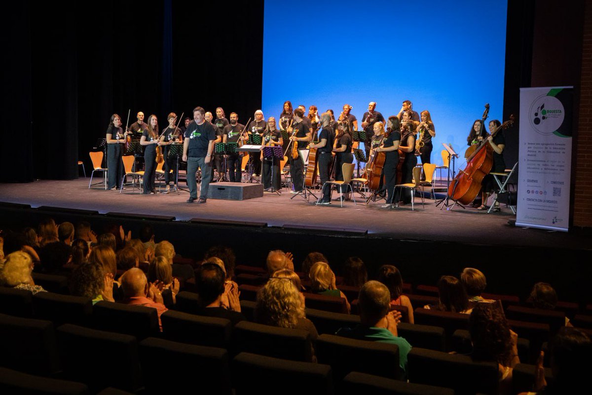 miriambenitezgz's tweet photo. Empieza un curso donde la defensa de la educación pública va a estar en el centro de la agenda de #Alcorcón.

Y no hay mejor manera de empezar que con la música de la Orquesta de Profes por la Pública 💛 https://t.co/G7ErgMuR7x