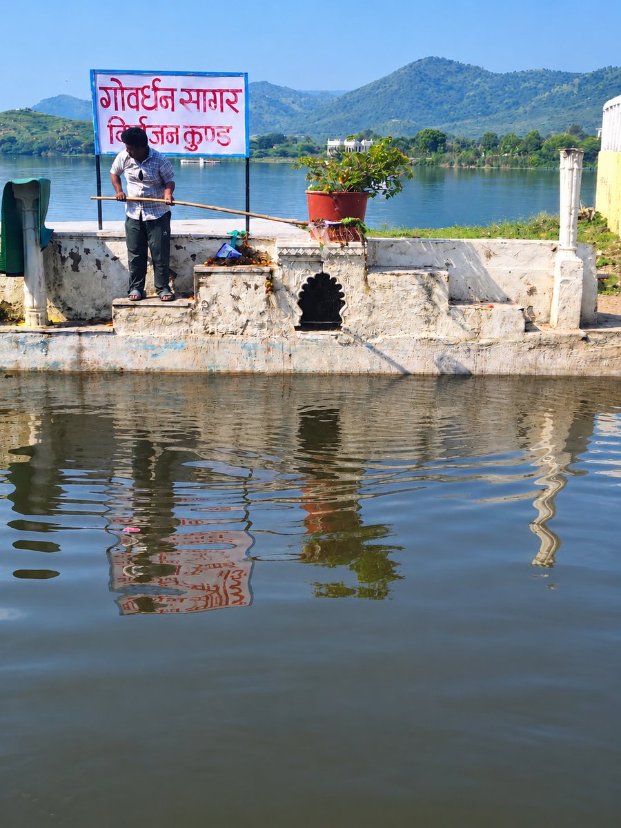UMCudaipur's tweet photo. स्वच्छता में सहभागिता; स्वच्छ भारत, विकसित भारत। 🇮🇳
स्वच्छता ही सेवा अभियान 2026 के तहत 22 सितम्बर को पिछोला झील, गोवर्धन सागर, फतहसागर एवं अन्य जलाशयों पर विशेष सफाई अभियान चलाया गया। 💧
स्वच्छ जल स्रोत, स्वच्छ उदयपुर।
नगर निगम, उदयपुर
#SwachhataHiSeva2026 #SwachhUdaipur https://t.co/Lp21IVxTZO