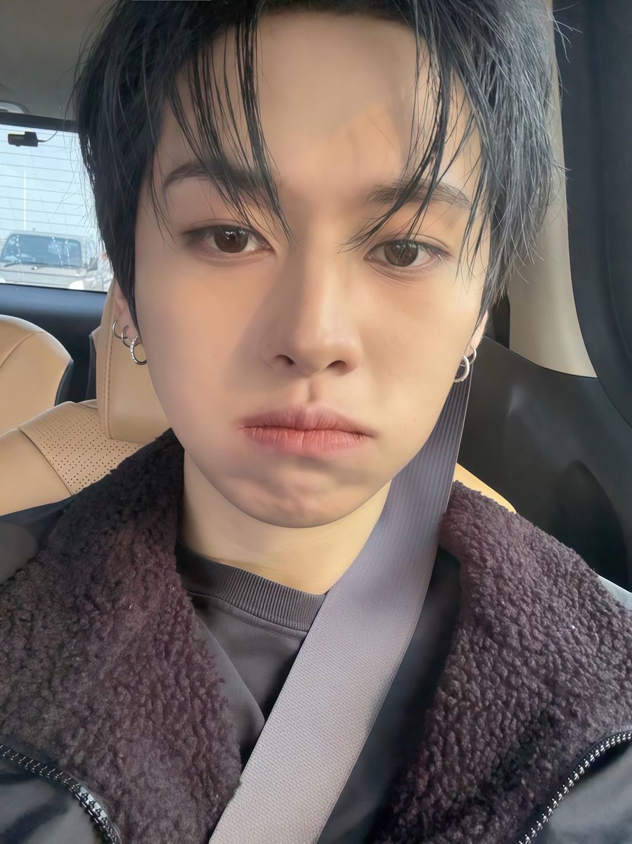 minsslick's tweet photo. meow

#ssd #stayselcaday https://t.co/2sP3un6UZj