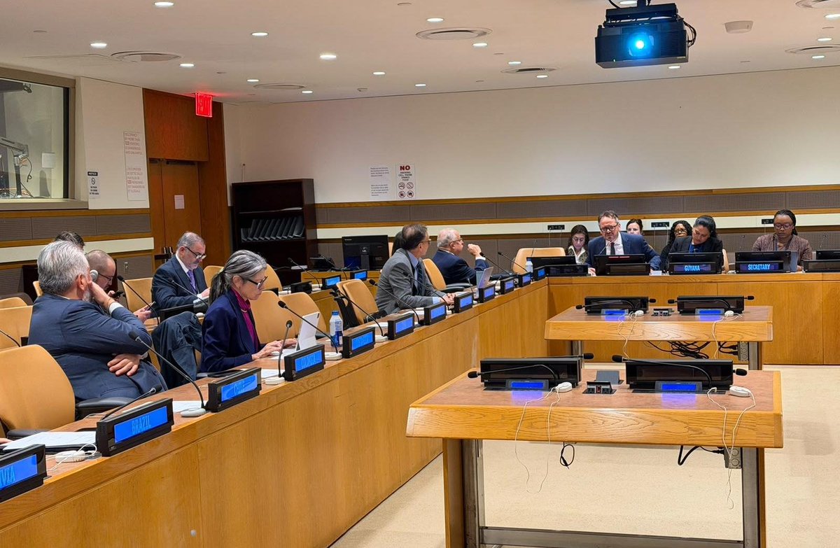 BINUH_UN's tweet photo. On the margins of #UNGA81, Special Rep @CGRuizMassieu briefed the Group of Latin America and the Caribbean (#GRULAC) Member States on the situation in #Haiti and underscored the importance of sustained regional and international support. 🇭🇹🇺🇳 https://t.co/79b5FpdHLB