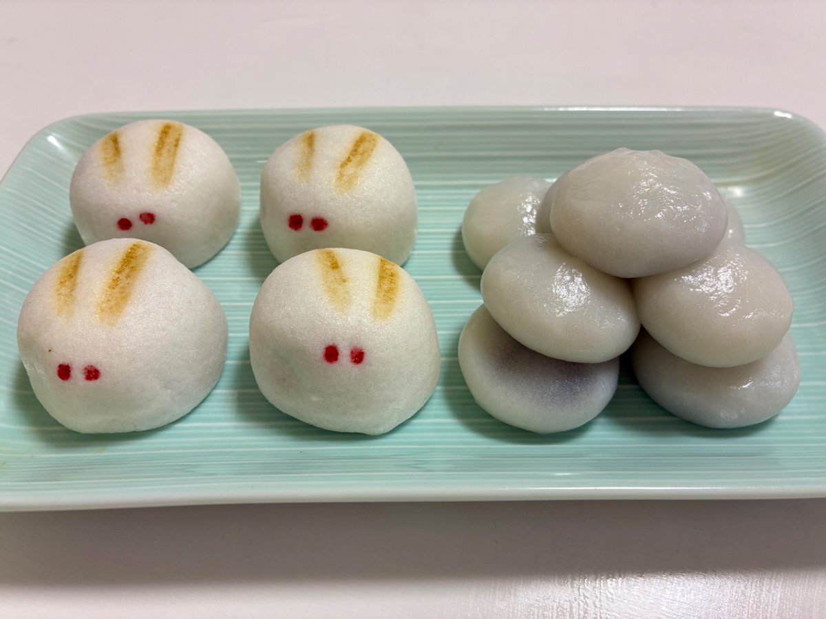 mari_rine's tweet photo. お月見。雲が邪魔してたけど何とか。 https://t.co/gxQVr02HZE