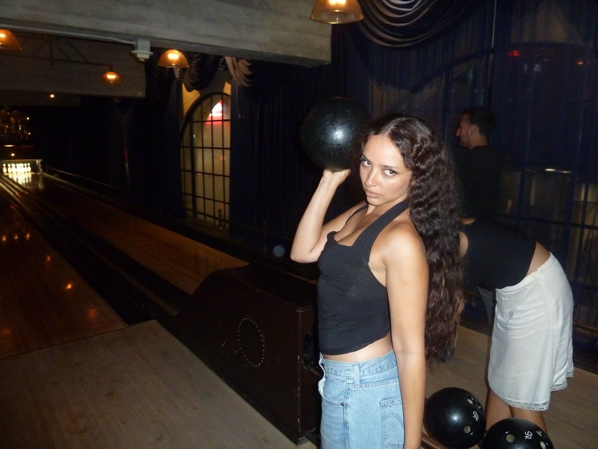 jadethirlwall's tweet photo. living the dream in LA https://t.co/58QZfwNRxf